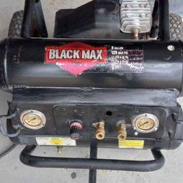 Black max air compressor. Works good. Quiet..jpg