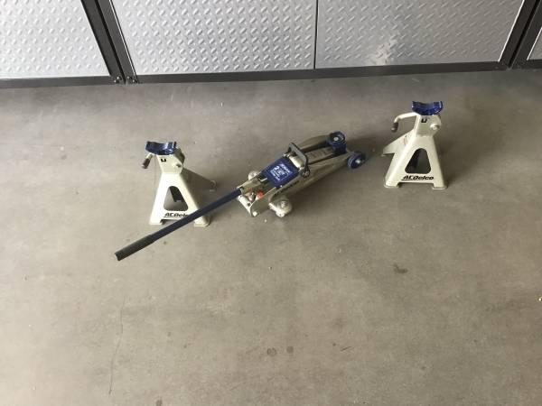 Hydraulic jack and jack stands.jpg