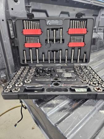 114 PC gearwrench tap and die set.jpg