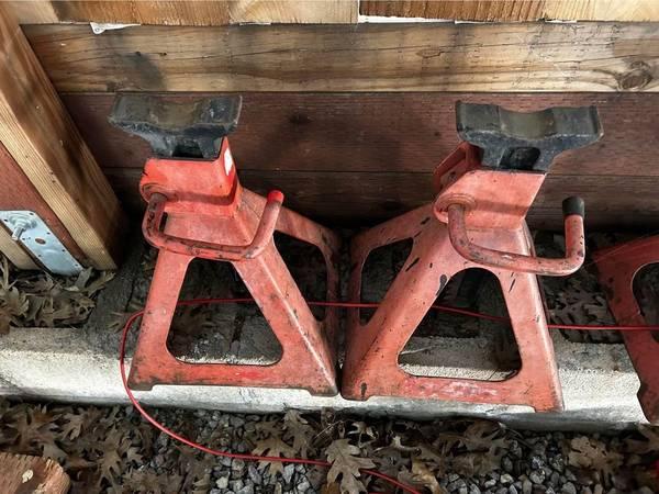 COMMERCIAL 12 TON JACK STANDS.jpg